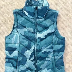 Women’s The North Face Women’s Vest Blue Green Camo Camouflage 550 Size XS EUC